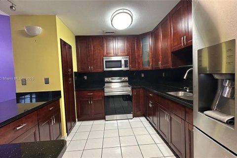 Casa en alquiler en Miami, Florida, 3 dormitorios, 186.73 m2 № 1931948 - foto 10