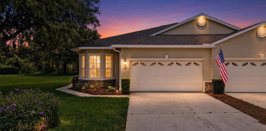 Villa ou maison à DeBary, Floride 2 chambres, 162.11 m2 № 2147661