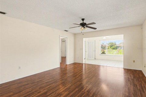 Condo in Bradenton, Florida, 2 bedrooms № 2206950 - photo 4