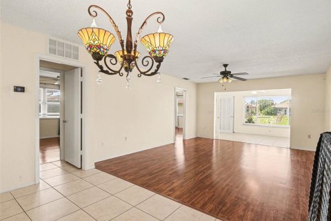 Condo in Bradenton, Florida, 2 bedrooms № 2206950 - photo 10