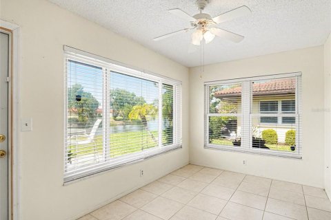 Condo in Bradenton, Florida, 2 bedrooms № 2206950 - photo 18