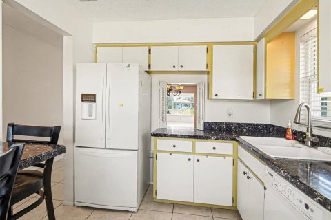 Condo in Bradenton, Florida, 2 bedrooms № 2206950 - photo 14