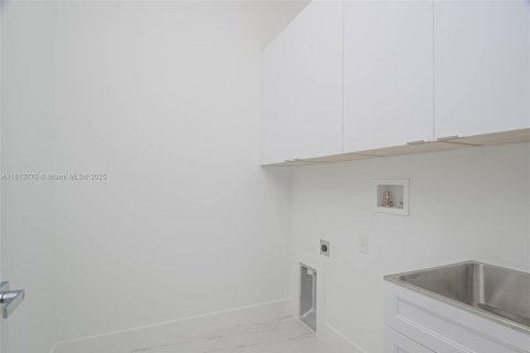 House in Lehigh Acres, Florida 3 bedrooms, 148.92 sq.m. № 1762420 - photo 17