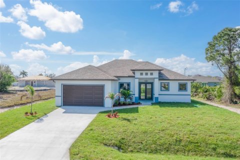 House in Lehigh Acres, Florida 3 bedrooms, 148.92 sq.m. № 1762420 - photo 1