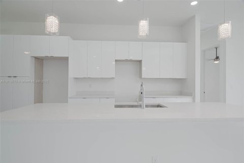 House in Lehigh Acres, Florida 3 bedrooms, 148.92 sq.m. № 1762420 - photo 8