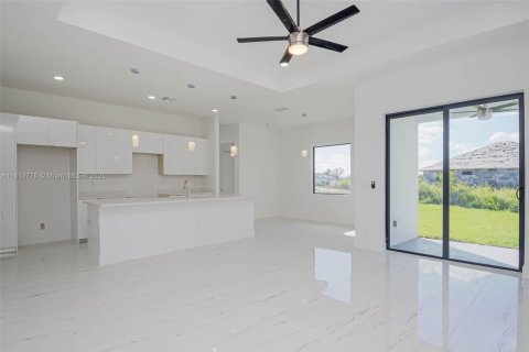 House in Lehigh Acres, Florida 3 bedrooms, 148.92 sq.m. № 1762420 - photo 7
