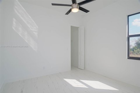 House in Lehigh Acres, Florida 3 bedrooms, 148.92 sq.m. № 1762420 - photo 19