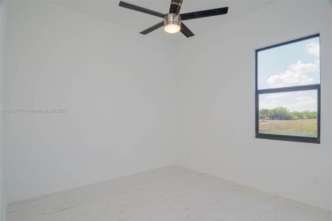 House in Lehigh Acres, Florida 3 bedrooms, 148.92 sq.m. № 1762420 - photo 21