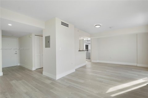 Condominio en alquiler en Miami Beach, Florida, 2 dormitorios, 91.14 m2 № 1993912 - foto 12