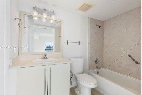 Condominio en alquiler en Miami Beach, Florida, 2 dormitorios, 91.14 m2 № 1993912 - foto 20
