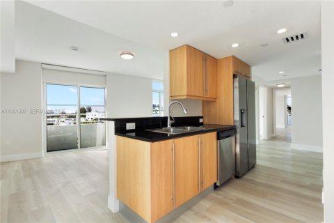 Condominio en alquiler en Miami Beach, Florida, 2 dormitorios, 91.14 m2 № 1993912 - foto 23