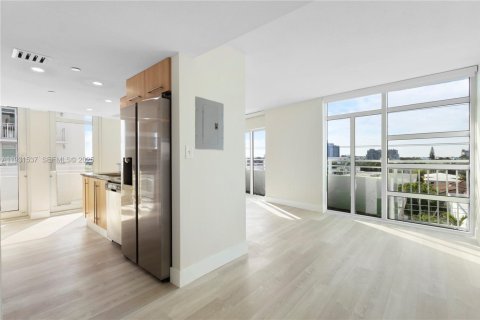 Condominio en alquiler en Miami Beach, Florida, 2 dormitorios, 91.14 m2 № 1993912 - foto 9