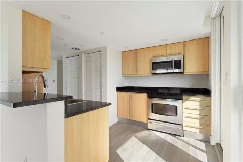 Condominio en alquiler en Miami Beach, Florida, 2 dormitorios, 91.14 m2 № 1993912 - foto 24