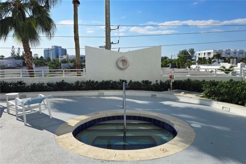 Condominio en alquiler en Miami Beach, Florida, 2 dormitorios, 91.14 m2 № 1993912 - foto 5