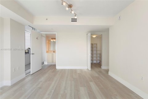 Condominio en alquiler en Miami Beach, Florida, 2 dormitorios, 91.14 m2 № 1993912 - foto 18