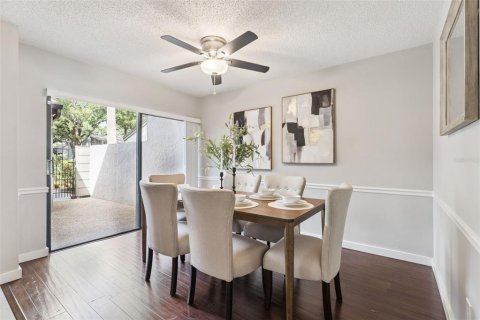 Townhouse in Fern Park, Florida 3 bedrooms, 175.49 sq.m. № 2393745 - photo 9