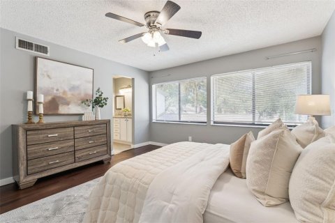 Townhouse in Fern Park, Florida 3 bedrooms, 175.49 sq.m. № 2393745 - photo 12