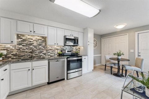 Townhouse in Fern Park, Florida 3 bedrooms, 175.49 sq.m. № 2393745 - photo 7
