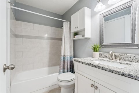Townhouse in Fern Park, Florida 3 bedrooms, 175.49 sq.m. № 2393745 - photo 20