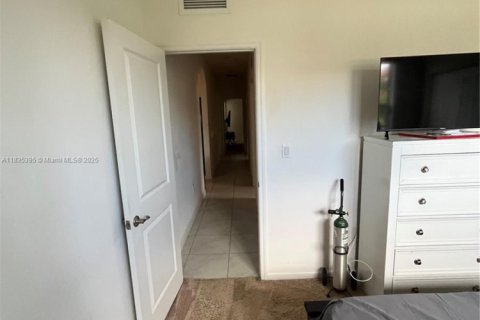 House in Homestead, Florida 4 bedrooms, 149.67 sq.m. № 1964903 - photo 8