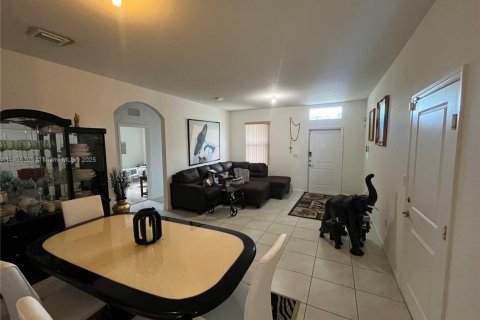 House in Homestead, Florida 4 bedrooms, 149.67 sq.m. № 1964903 - photo 3