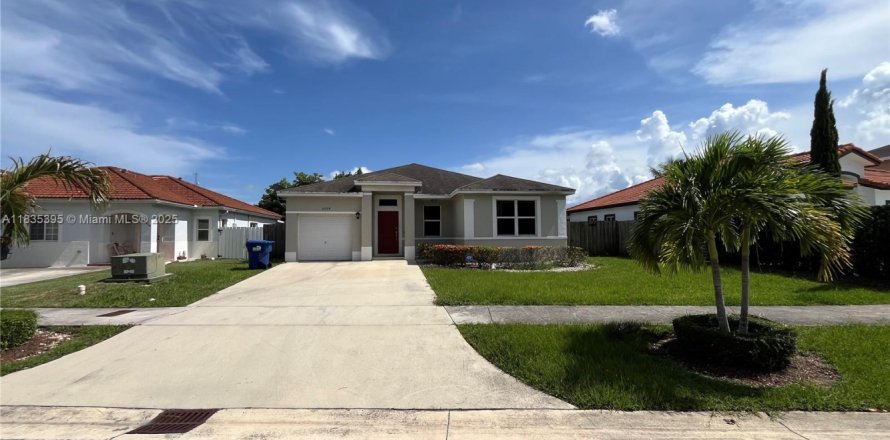 House in Homestead, Florida 4 bedrooms, 149.67 sq.m. № 1964903