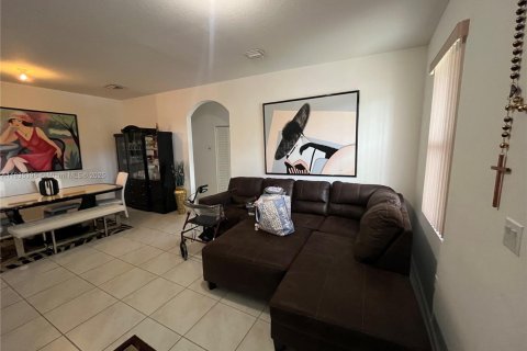 House in Homestead, Florida 4 bedrooms, 149.67 sq.m. № 1964903 - photo 4