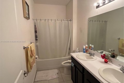 House in Homestead, Florida 4 bedrooms, 149.67 sq.m. № 1964903 - photo 12