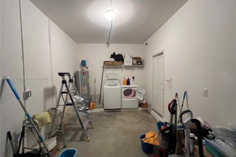 House in Homestead, Florida 4 bedrooms, 149.67 sq.m. № 1964903 - photo 6