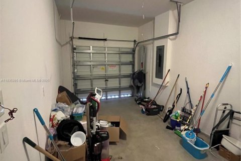 House in Homestead, Florida 4 bedrooms, 149.67 sq.m. № 1964903 - photo 5