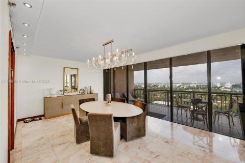 Condo in Bal Harbour, Florida, 2 bedrooms  № 1868443 - photo 4