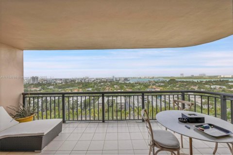 Condo in Bal Harbour, Florida, 2 bedrooms  № 1868443 - photo 1