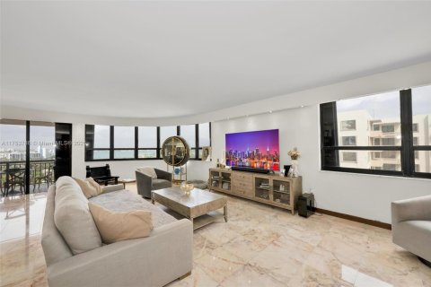Condo in Bal Harbour, Florida, 2 bedrooms  № 1868443 - photo 3