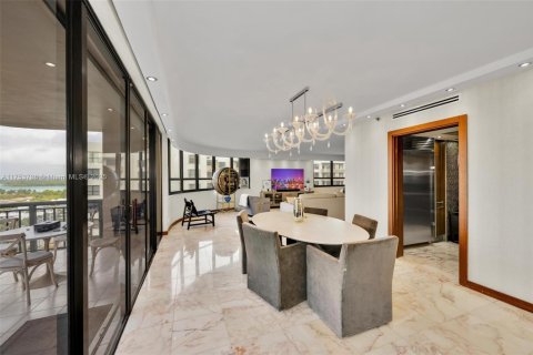 Condo in Bal Harbour, Florida, 2 bedrooms  № 1868443 - photo 10