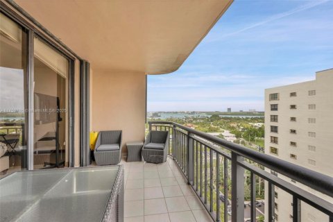 Condo in Bal Harbour, Florida, 2 bedrooms  № 1868443 - photo 18