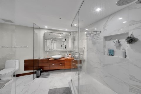 Condo in Bal Harbour, Florida, 2 bedrooms  № 1868443 - photo 22