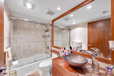 Condo in Bal Harbour, Florida, 2 bedrooms  № 1868443 - photo 29