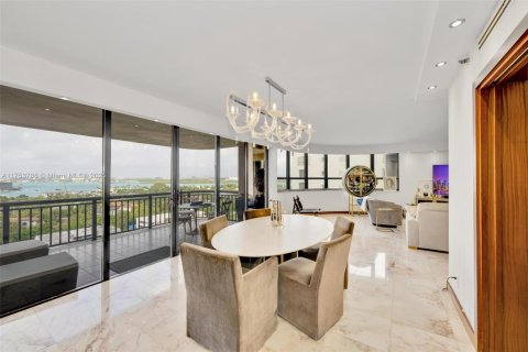Condo in Bal Harbour, Florida, 2 bedrooms  № 1868443 - photo 9