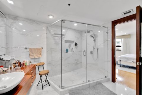 Condo in Bal Harbour, Florida, 2 bedrooms  № 1868443 - photo 23