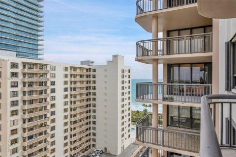 Condo in Bal Harbour, Florida, 2 bedrooms  № 1868443 - photo 19