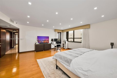 Condo in Bal Harbour, Florida, 2 bedrooms  № 1868443 - photo 24