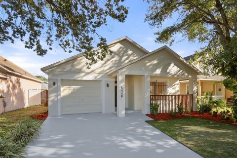 House in Orlando, Florida 4 bedrooms, 116.87 sq.m. № 2402732 - photo 2