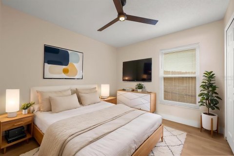House in Orlando, Florida 4 bedrooms, 116.87 sq.m. № 2402732 - photo 10