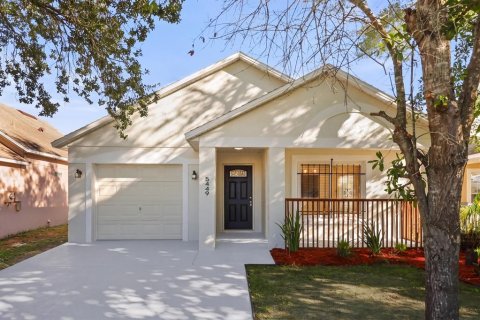 House in Orlando, Florida 4 bedrooms, 116.87 sq.m. № 2402732