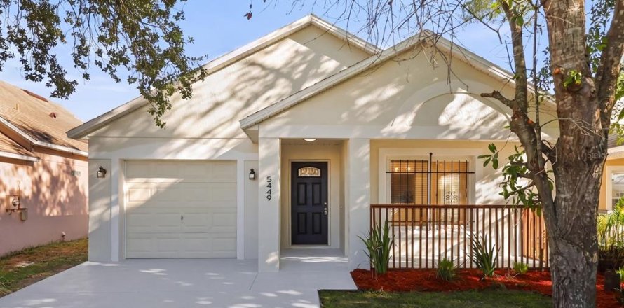 House in Orlando, Florida 4 bedrooms, 116.87 sq.m. № 2402732