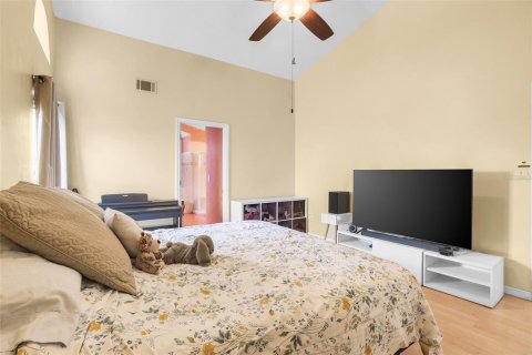 Villa ou maison à vendre à Kissimmee, Floride: 4 chambres, 185.99 m2 № 2148172 - photo 12