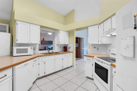 Villa ou maison à vendre à Kissimmee, Floride: 4 chambres, 185.99 m2 № 2148172 - photo 6