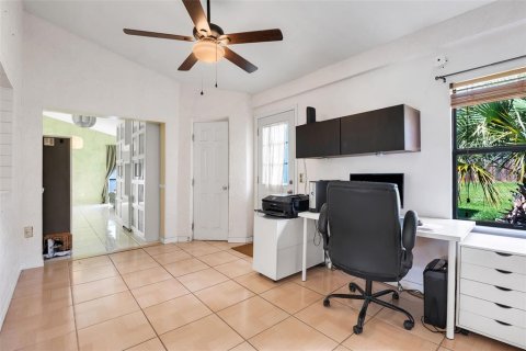 Villa ou maison à vendre à Kissimmee, Floride: 4 chambres, 185.99 m2 № 2148172 - photo 9