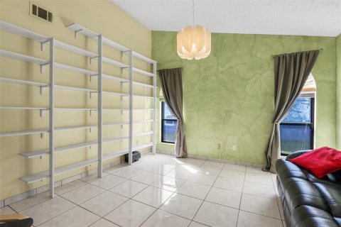 Villa ou maison à vendre à Kissimmee, Floride: 4 chambres, 185.99 m2 № 2148172 - photo 22