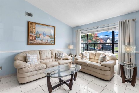 Villa ou maison à vendre à Kissimmee, Floride: 4 chambres, 185.99 m2 № 2148172 - photo 2